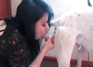 कुत्ता एक प्यारे ज़ूफ़ाइल को चोदता है