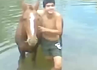 Hottest-ever zoo fuck scene with a HOT beast