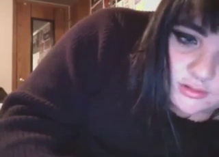 BBW camgirl wants to get her moist vag licked