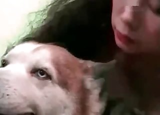 這隻小狗真是展現了它無比性感的一面。