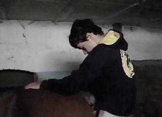 Semental folló su coño mojado y bien abierto tan fuerte