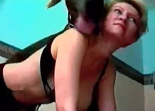 دوبيرمان يعطي السحاق